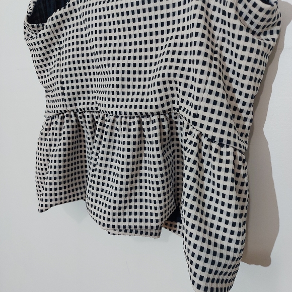 Chelsea28 Gingham Peplum Tank White and Navy - Picture 3 of 13